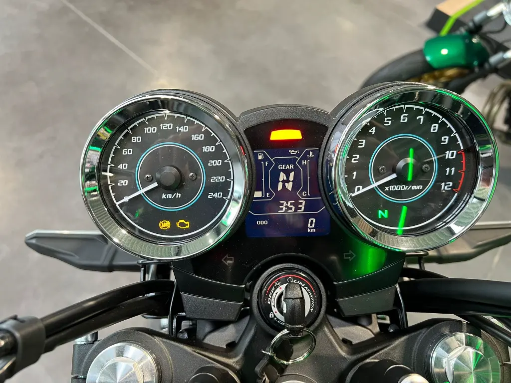 Moto Direction Z650 RS Noir Rouge CasuMotos Farciennes 3.webp