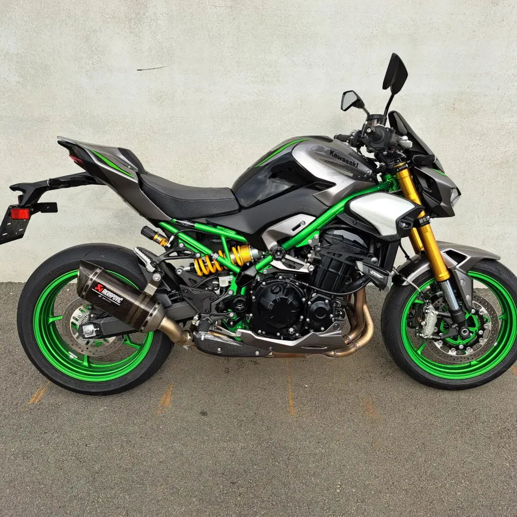 Moto Kawasaki Z900  SE Direction
