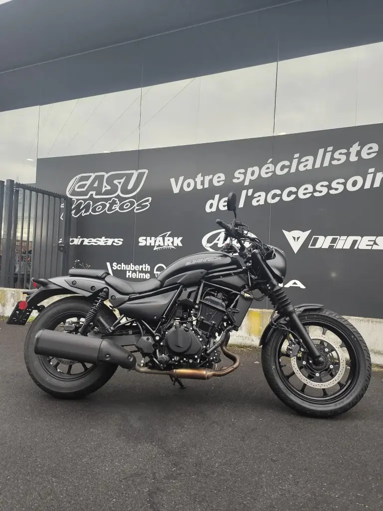 Moto Kawasaki ELIMINATOR 500 direction