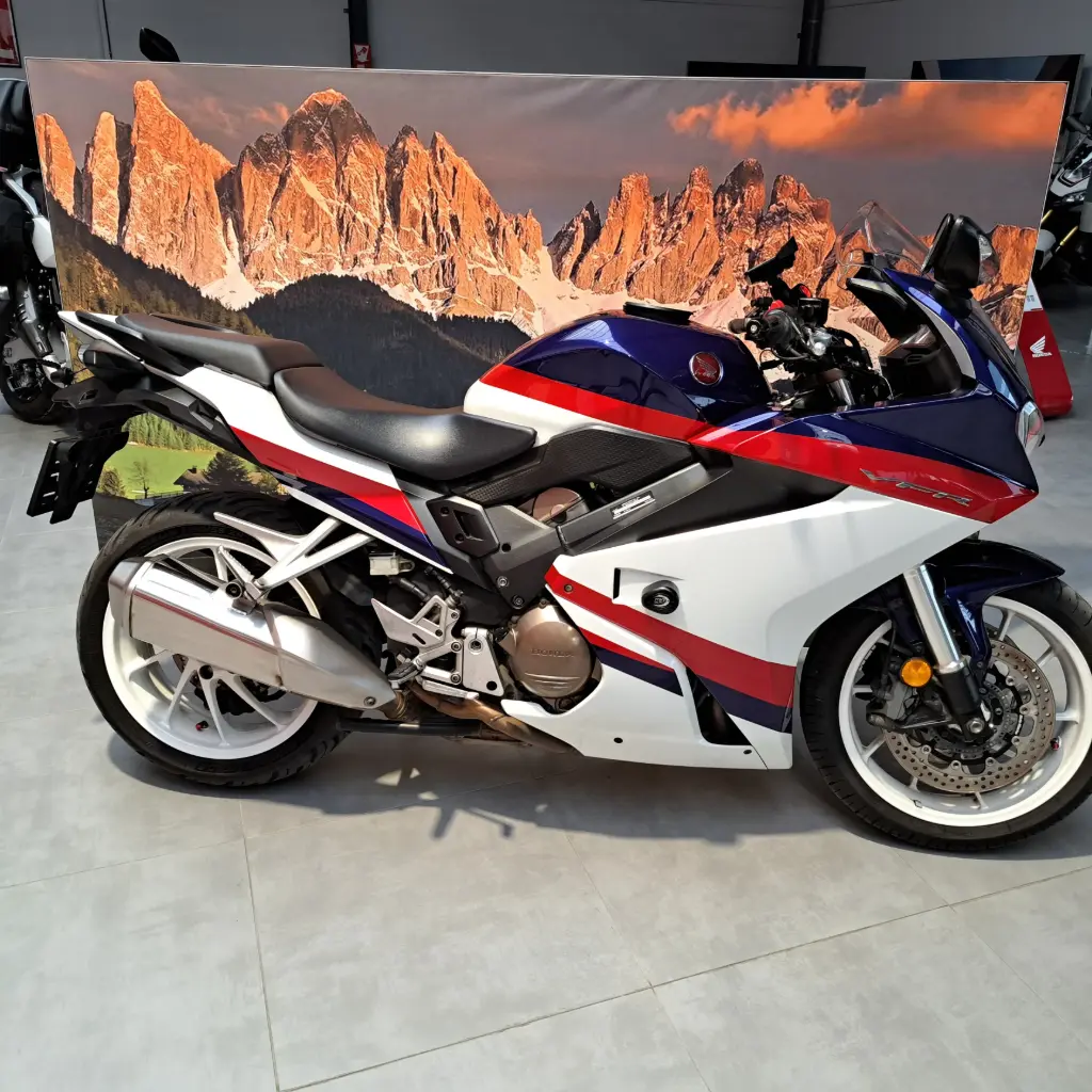 [C72] Moto Honda VFR800F 