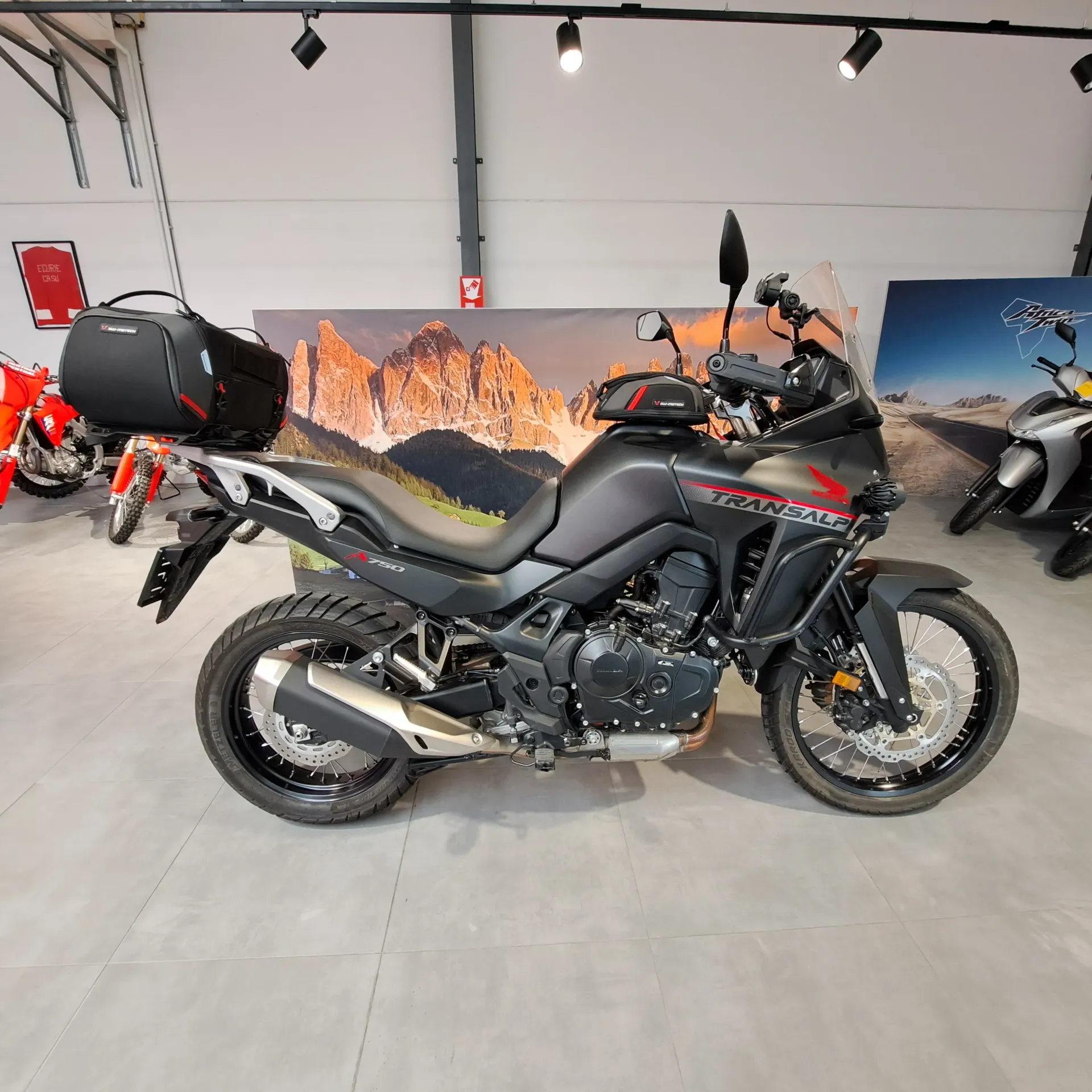 [F30] Moto Honda TRANSALP 750