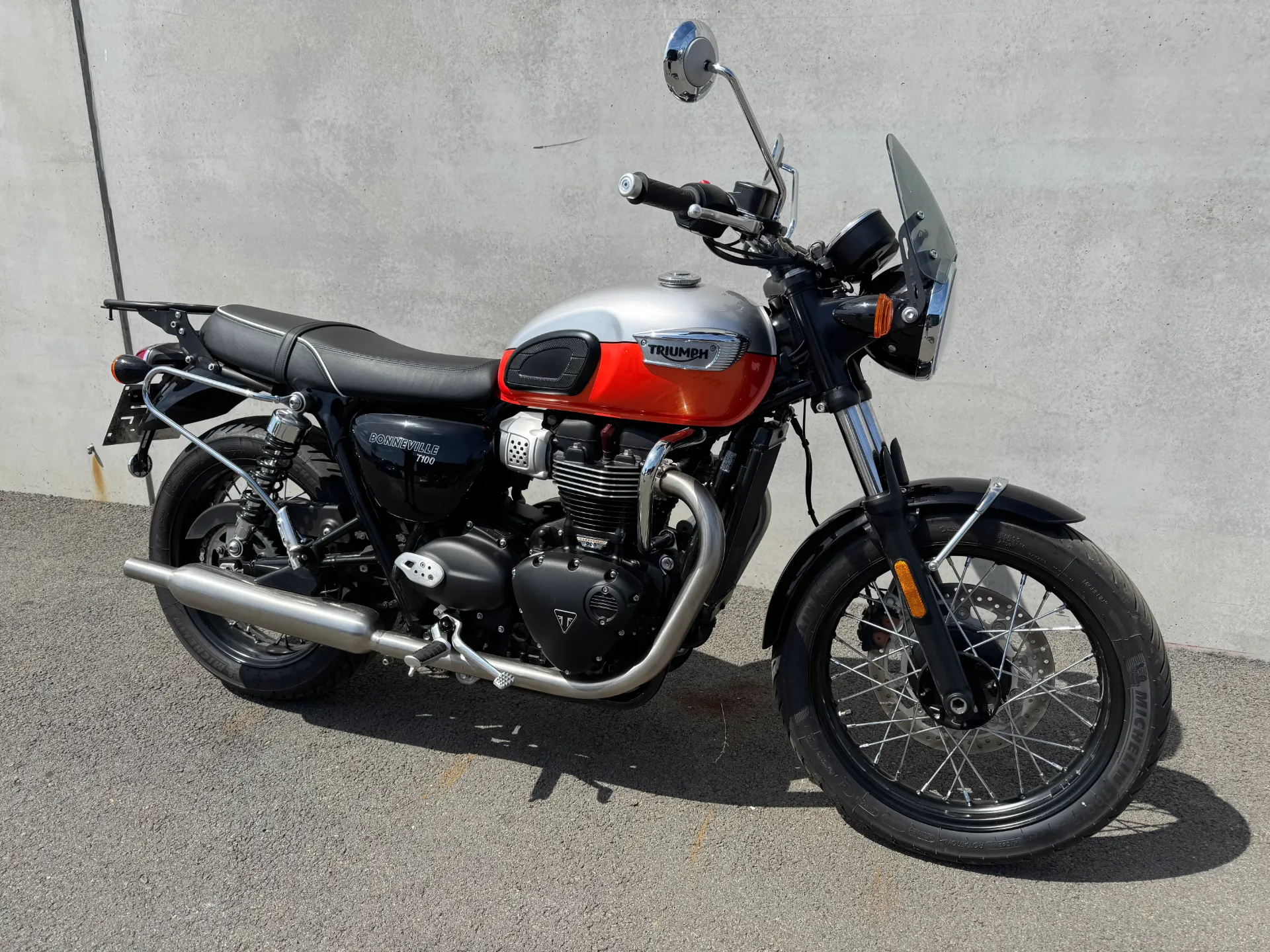 Moto TRIUMPH T100 BONNEVILLE