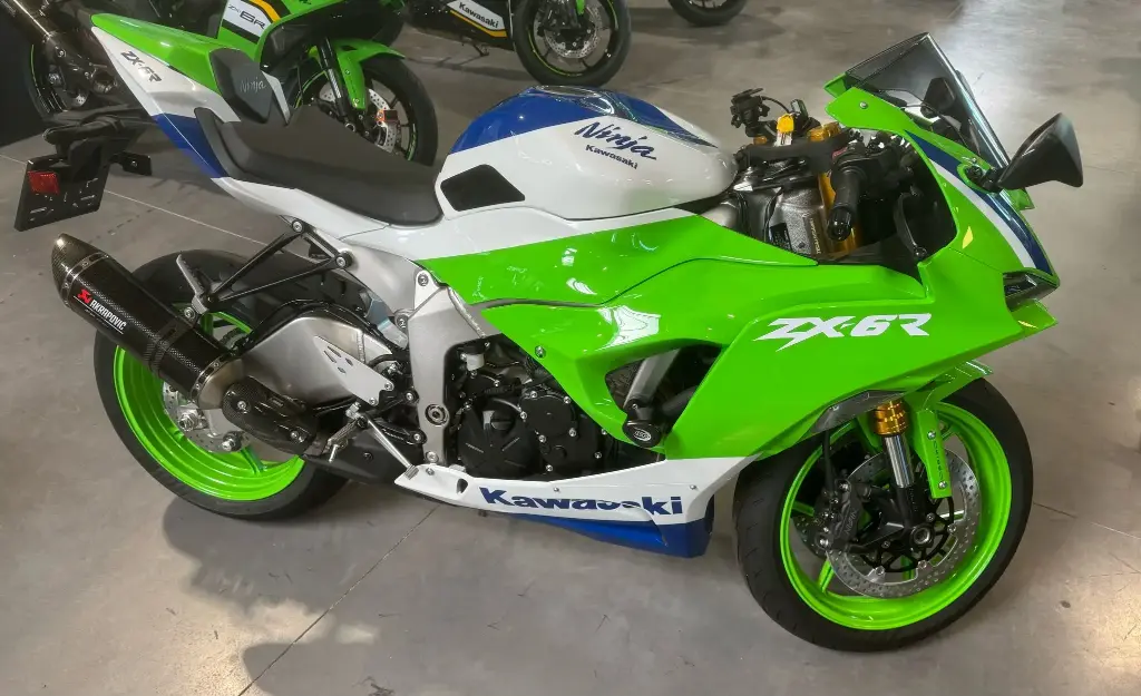 Moto Kawasaki ZX6R