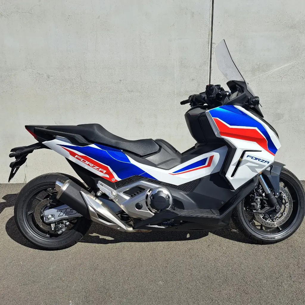 Scooter Honda Forza 750 ABS tricolor
