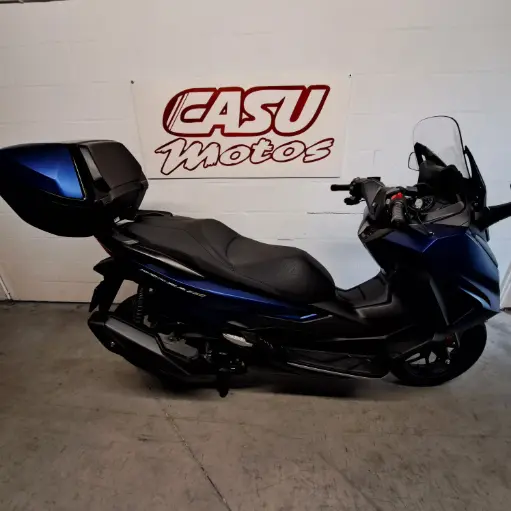 [M153] Scooter Honda Forza 350 direction